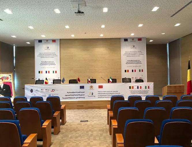 Fond de scène et kakémonos pour une conférence